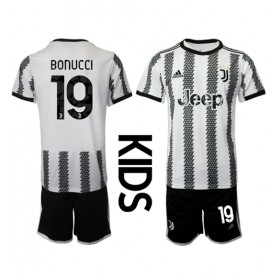 Baby Fußballbekleidung Juventus Leonardo Bonucci #19 Heimtrikot 2022-23 Kurzarm (+ kurze hosen)